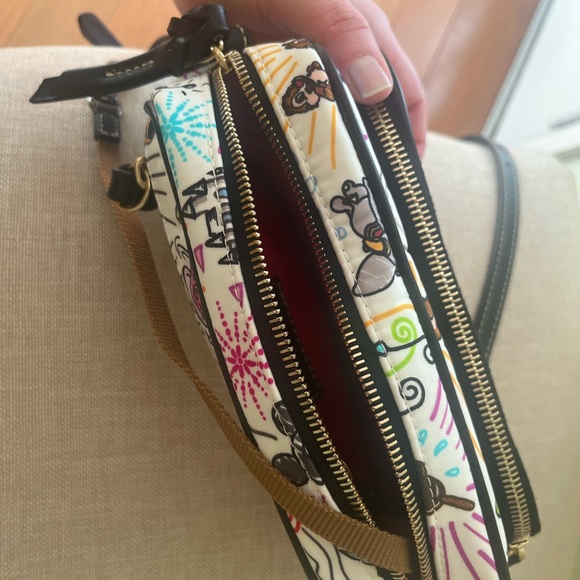 Dooney & Bourke Belt/Crossbody Bag - - Picture 3 of 5